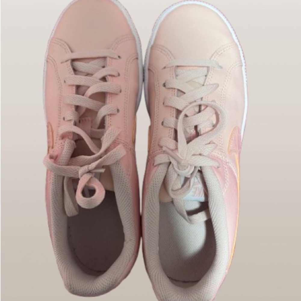 Nike Women's Peach Sneakers - Picture 6 of 8